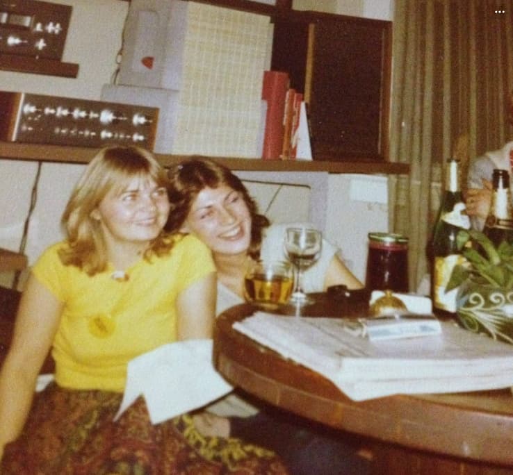 36 Photos of '70s Parties to Break Out the Tupperware and Fondue